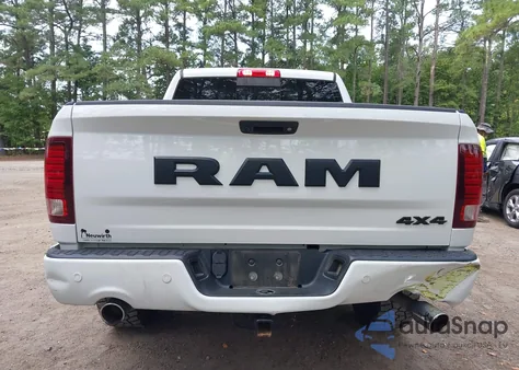 2018 Ram 1500 Night 4X4 5'7 Box z USA, uszkodzony, nr VIN 1C6RR7MT7JS116786